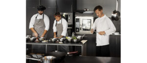 Ristorazione professionale, le attrezzature non sono semplici strumenti di lavoro, ma veri alleati che determinano qualità, velocità e coerenza nei risultati.